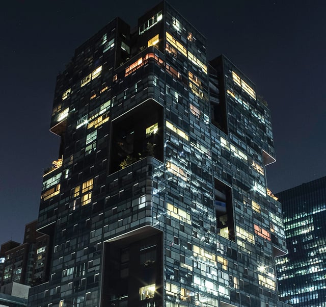 hohmly-night-building